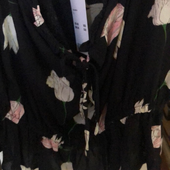 Urban Outfitters Floral Top - Picture 7 of 11